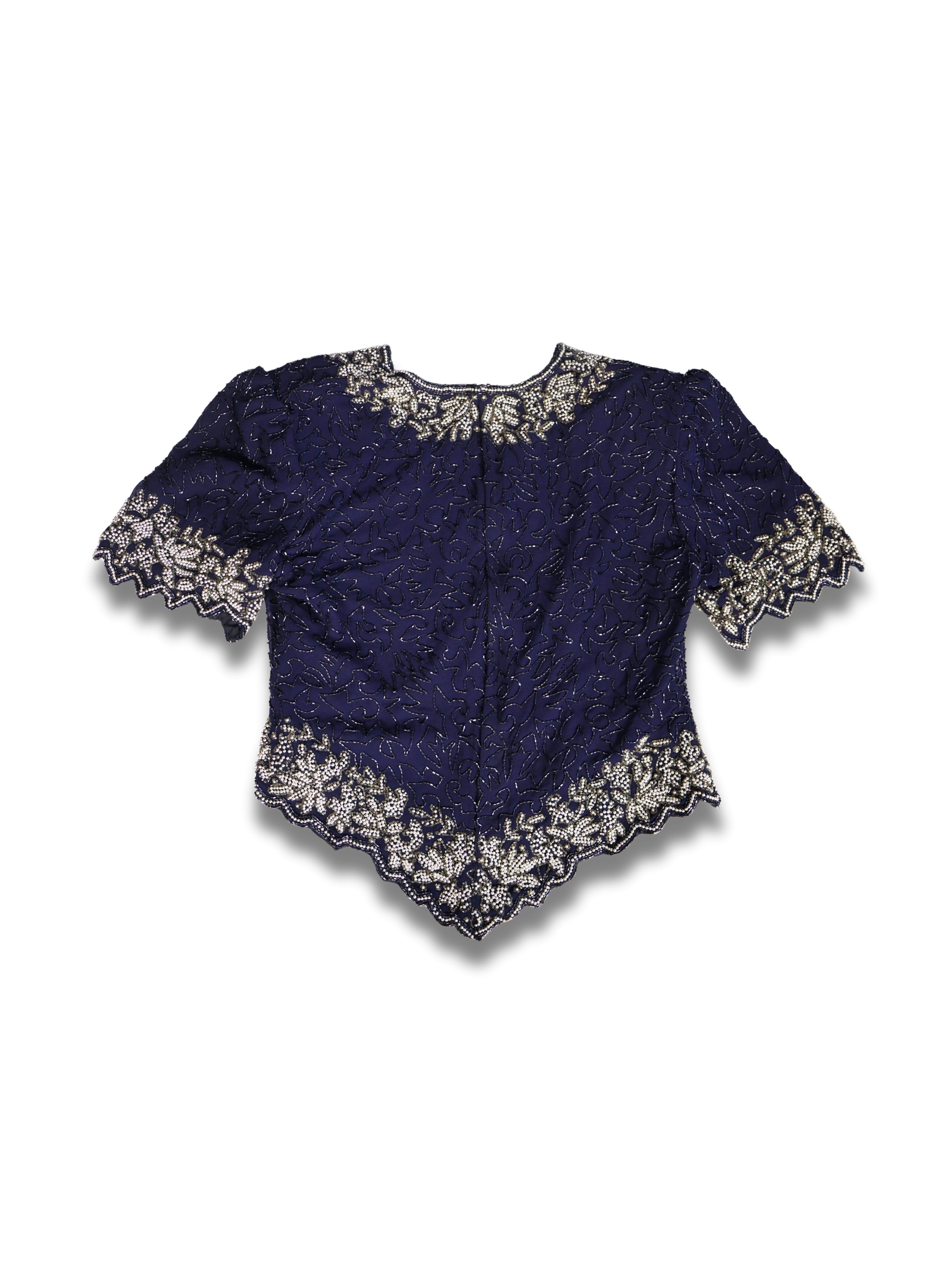 Mavi Zarafet – Gümüş İşlemeli Kısa Kollu V Yaka Bluz