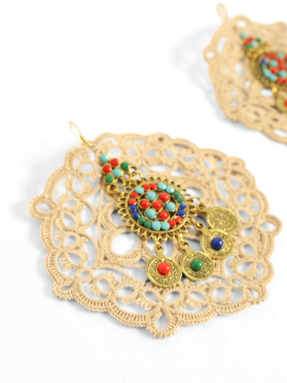 Elif – Renkli Taşlı Ekru Tığ İşi Küpe