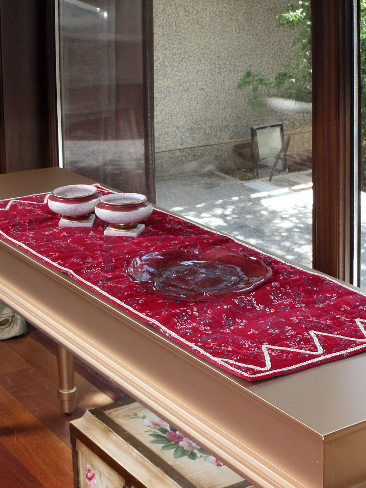 Bordo Kadife Işıltı – Vintage Gold Harçlı Çok Amaçlı Dekoratif Örtü