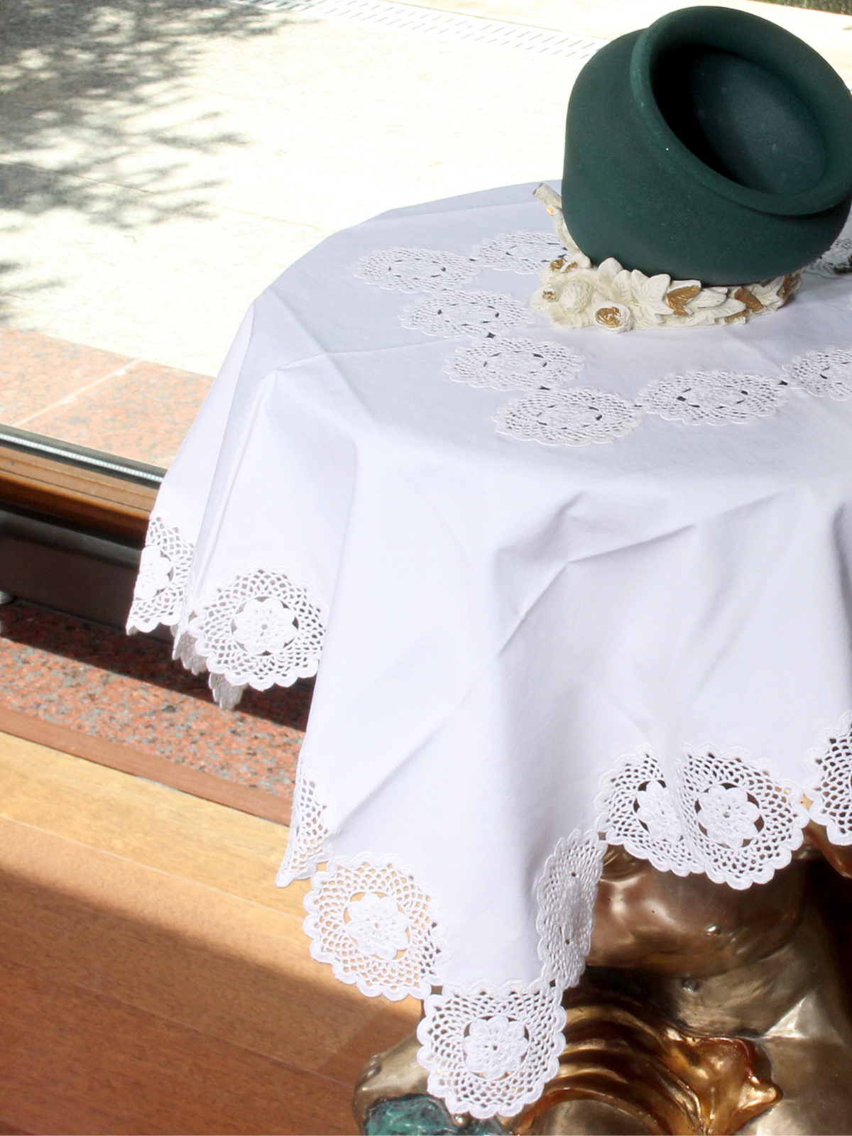 Zamanın İlmeği – Antika Tığ Motiflerinden Uyarlama Dekoratif Örtü