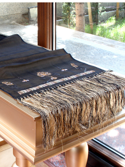 Altın Yansı – Kahverengi ve Hardal İpek Organze Üzeri Çift Taraflı Dekoratif Örtü