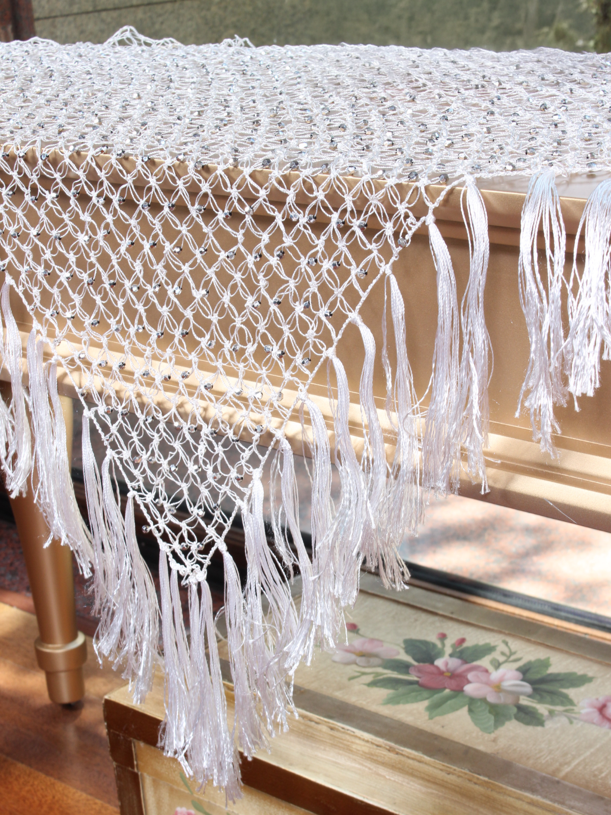 Pearl Shimmer – Hand-Knitted Shawl & Decorative Throw from Floss Yarn