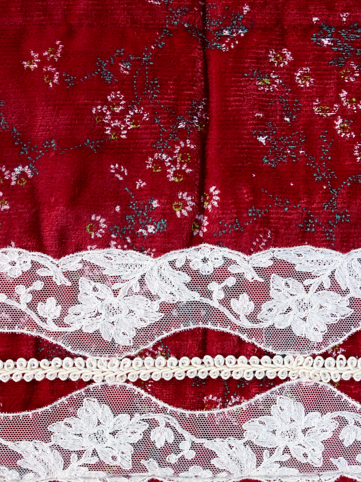 Bordo Fransız Dokunuşu – Dantel ve Kordonetli Vintage Köylü Kadife Örtü