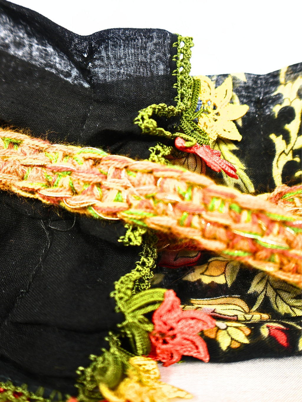 Kevser – Uzayan Motifler ve Saçaklı Akış Kemeri