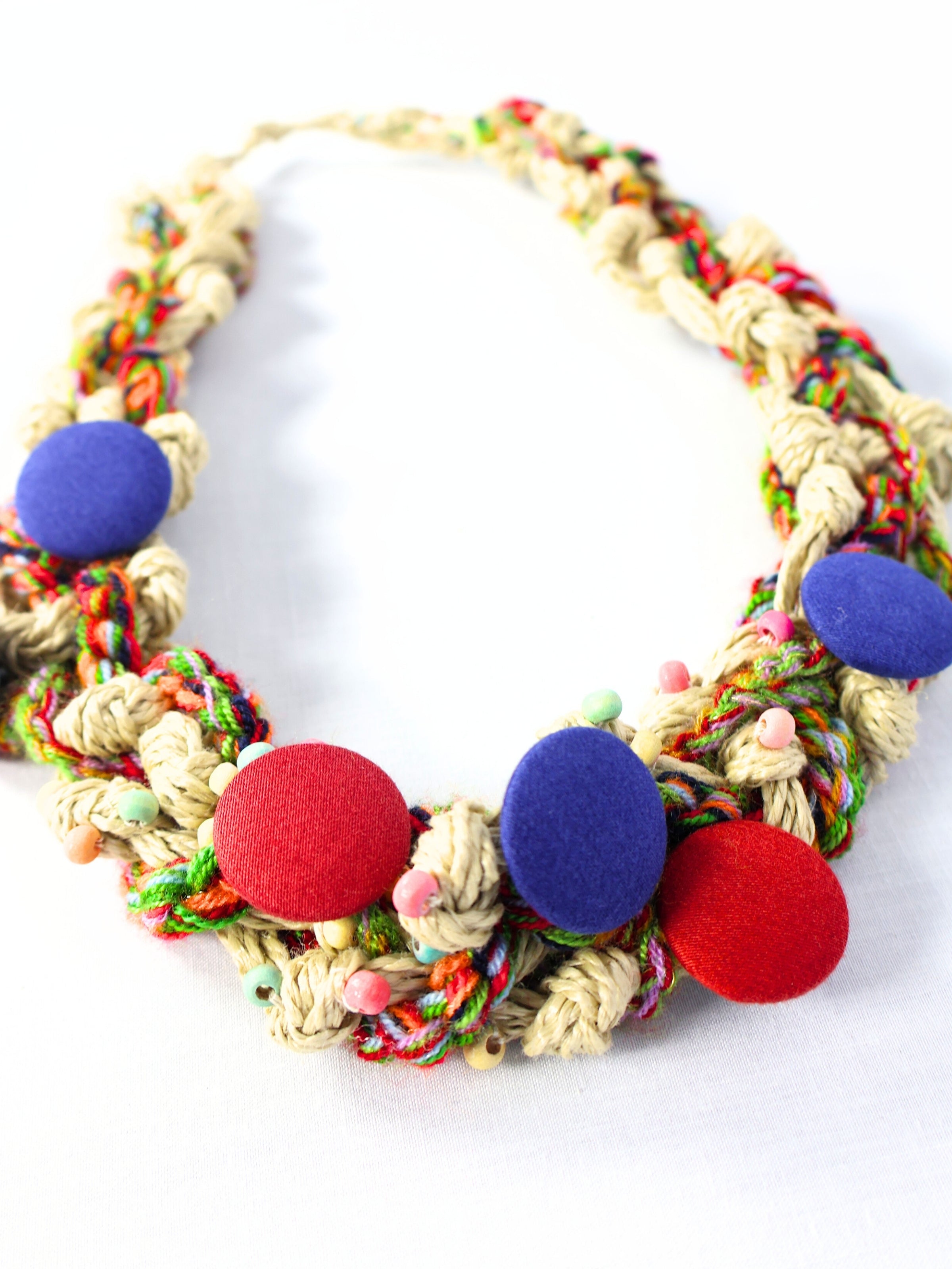 Bergin – Toprak Tonları ve Ritimli Form Kolye