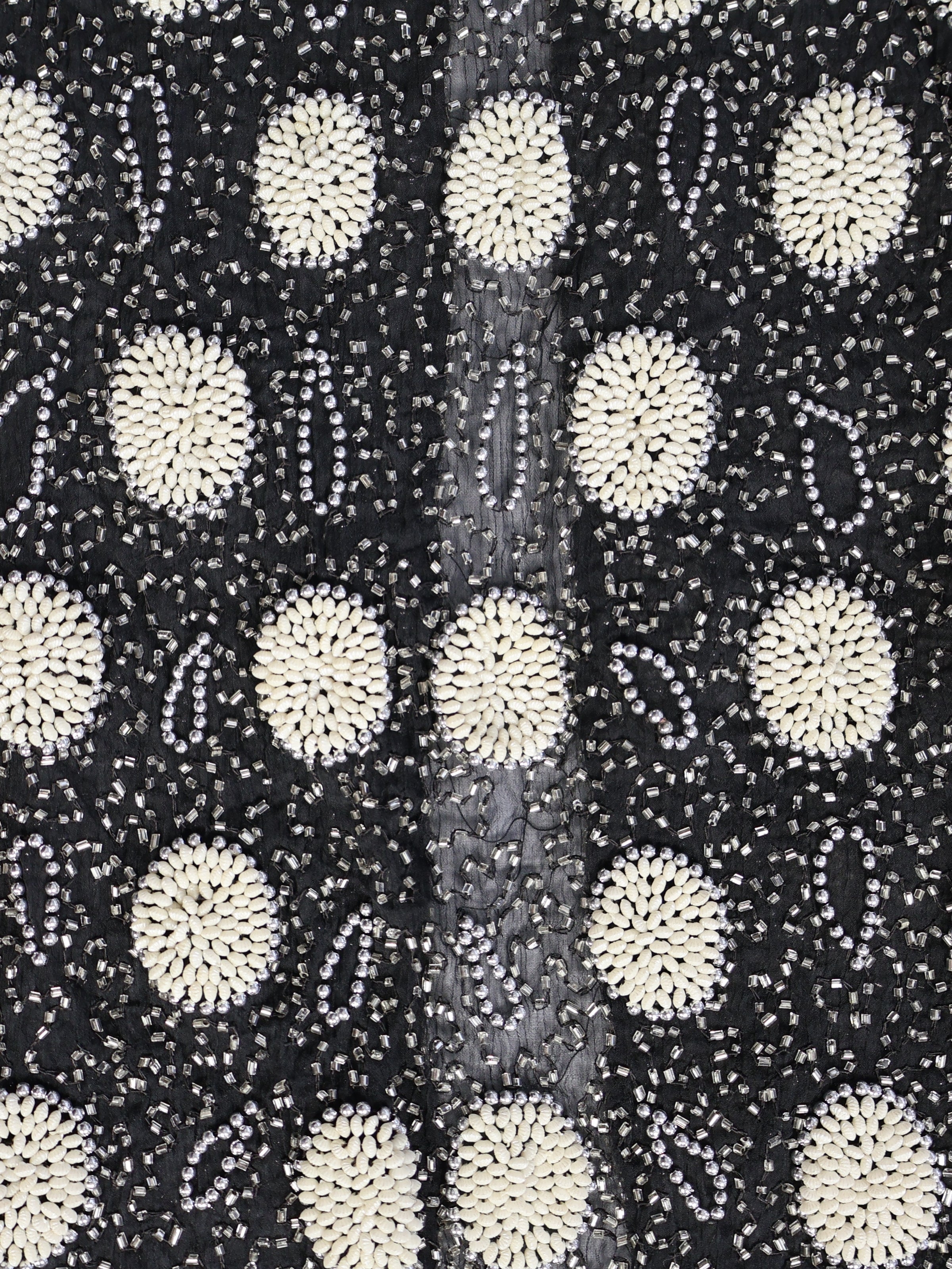 Gümüş Noktalar – Siyah Üzeri İnci Formlu Taş İşlemeli Ceket