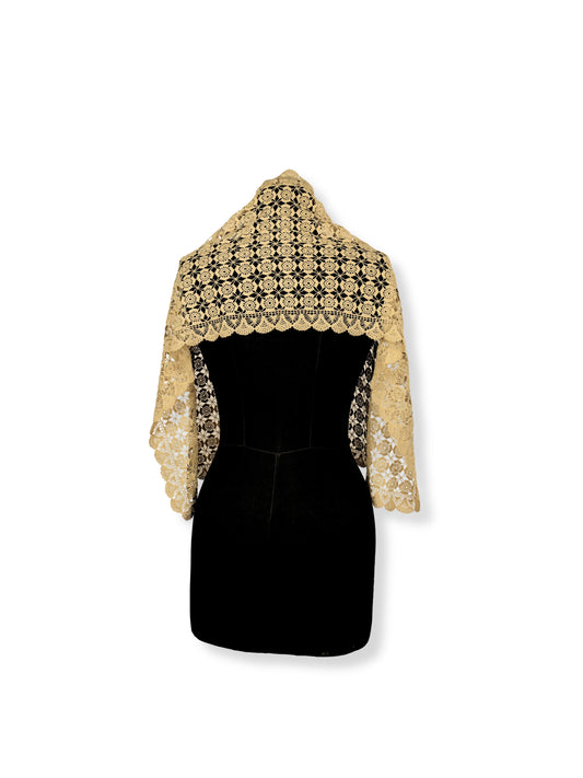 Su Motifi – 1971 El Örgüsü Dantelden Uyarlanan Dekoratif Örtü