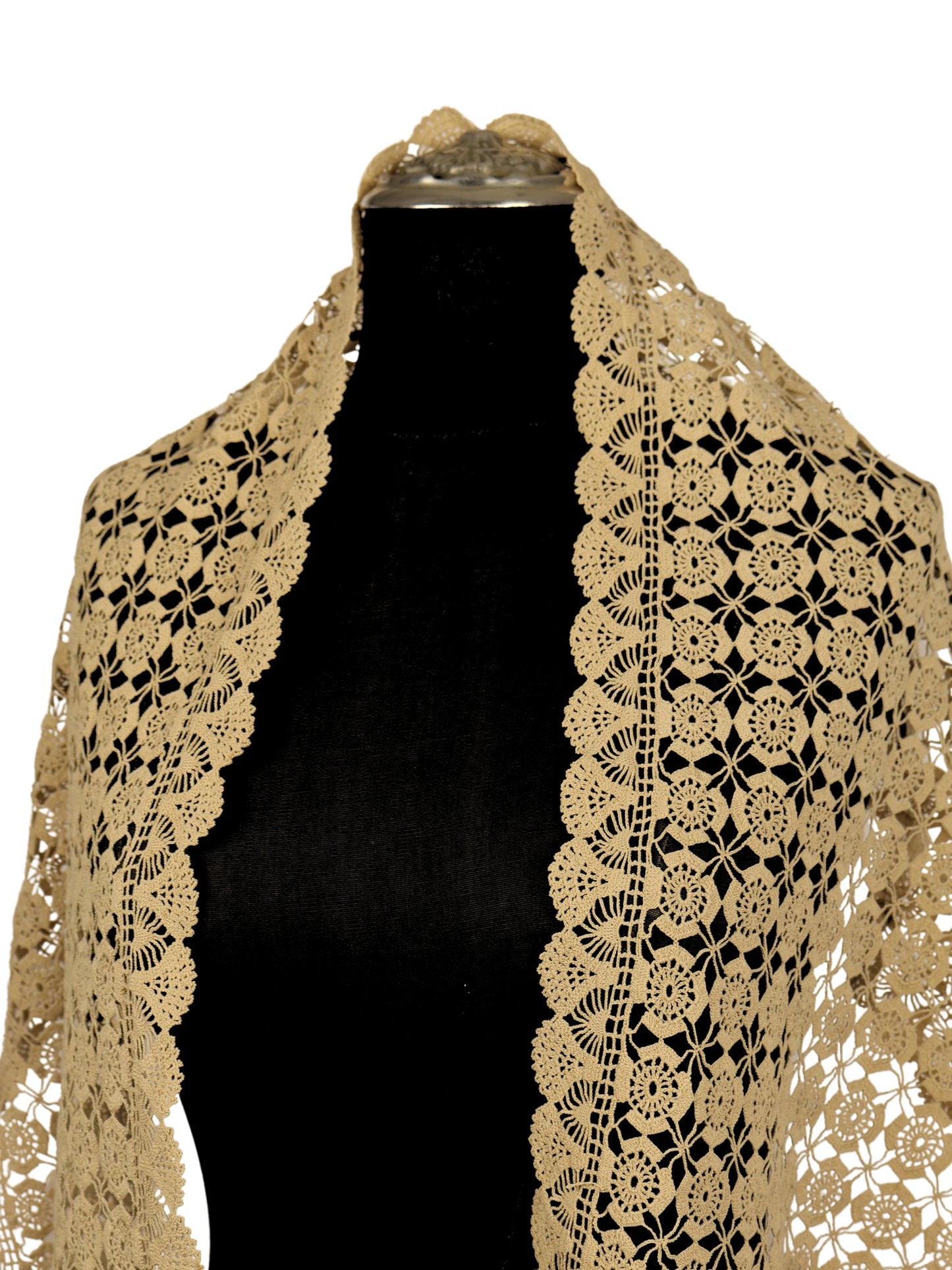 Su Motifi – 1971 El Örgüsü Dantelden Uyarlanan Dekoratif Örtü