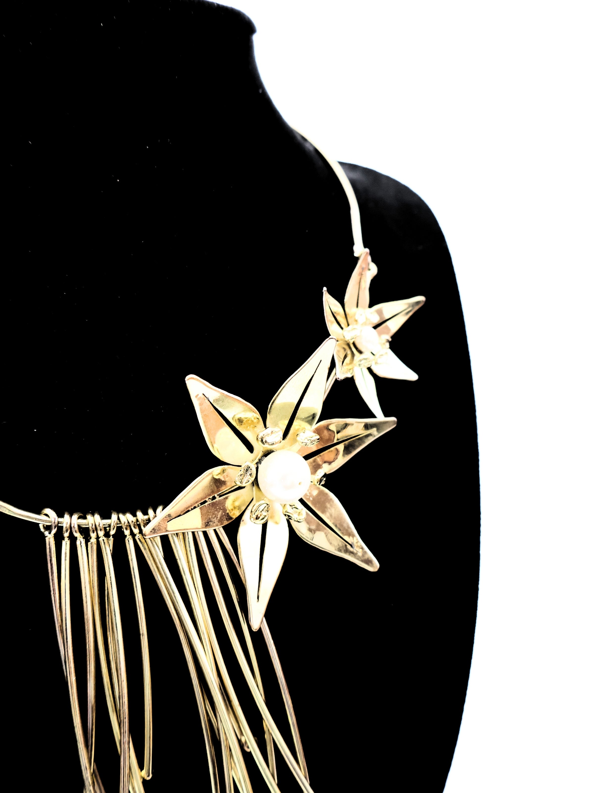 Light Star – Pearl Detailed Brass Necklace