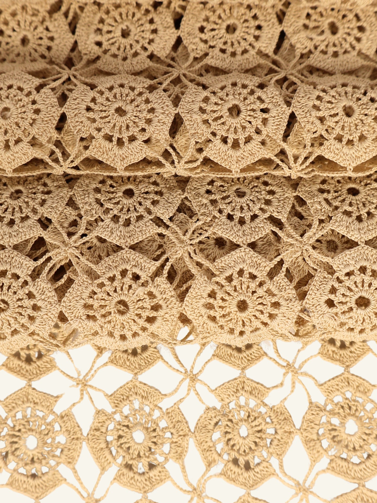 Su Motifi – 1971 El Örgüsü Dantelden Uyarlanan Dekoratif Örtü