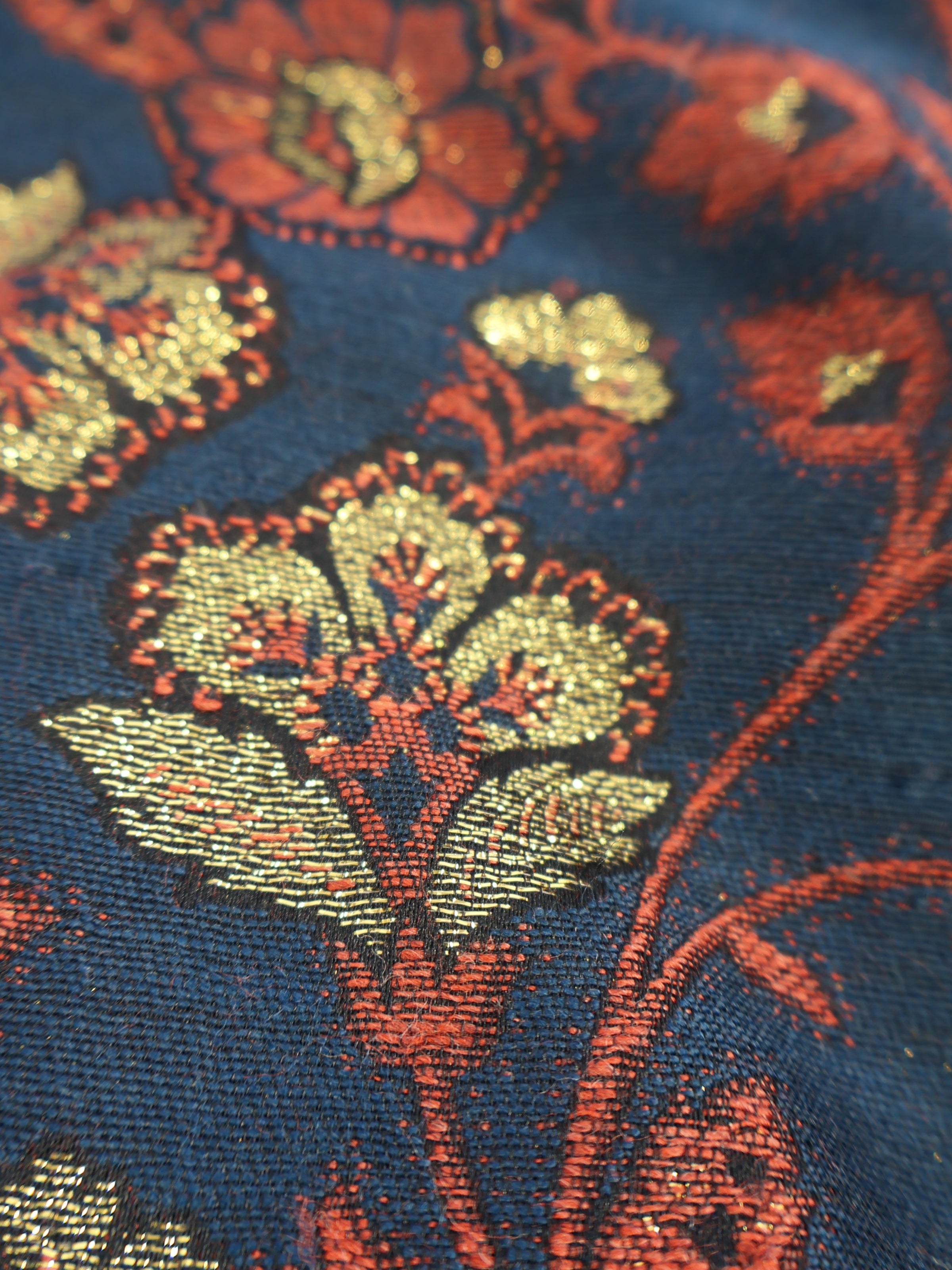 Feride – Glittery Flower Textured Propane Vest