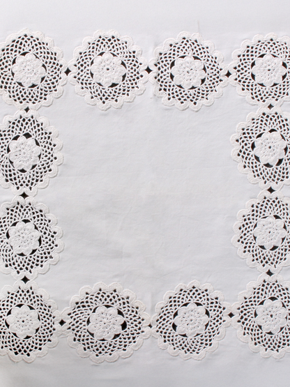 Zamanın İlmeği – Antika Tığ Motiflerinden Uyarlama Dekoratif Örtü