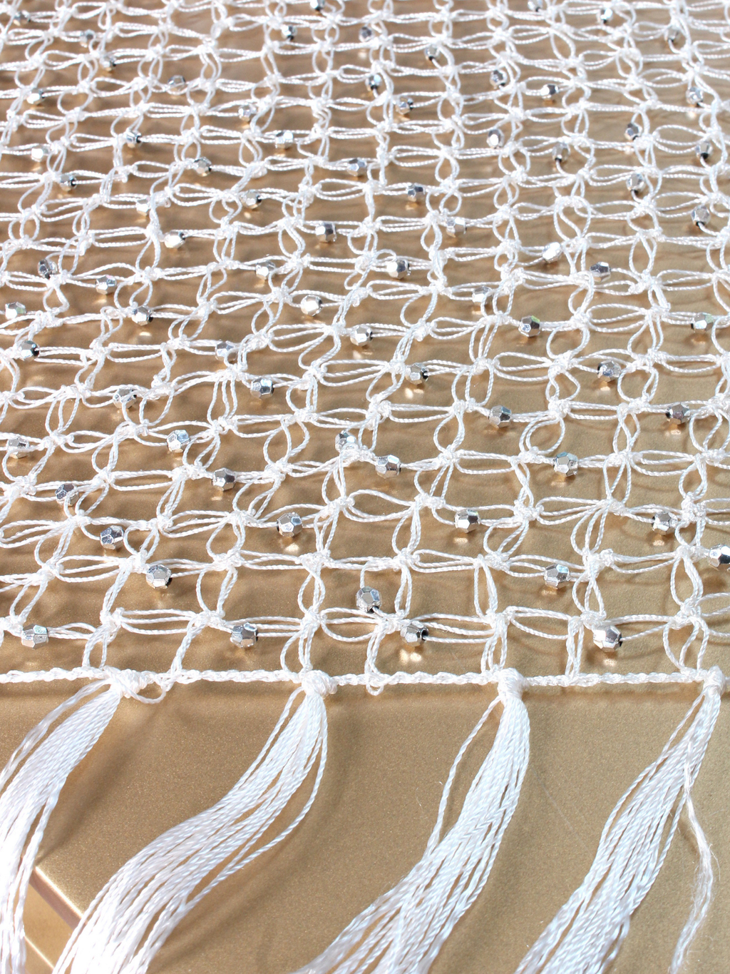 Pearl Shimmer – Hand-Knitted Shawl & Decorative Throw from Floss Yarn