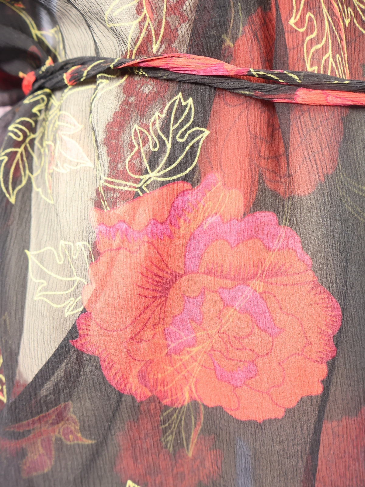 Sessiz Kıvrım – Dantelli Bürümcük Krep Uzun Kollu Pareo