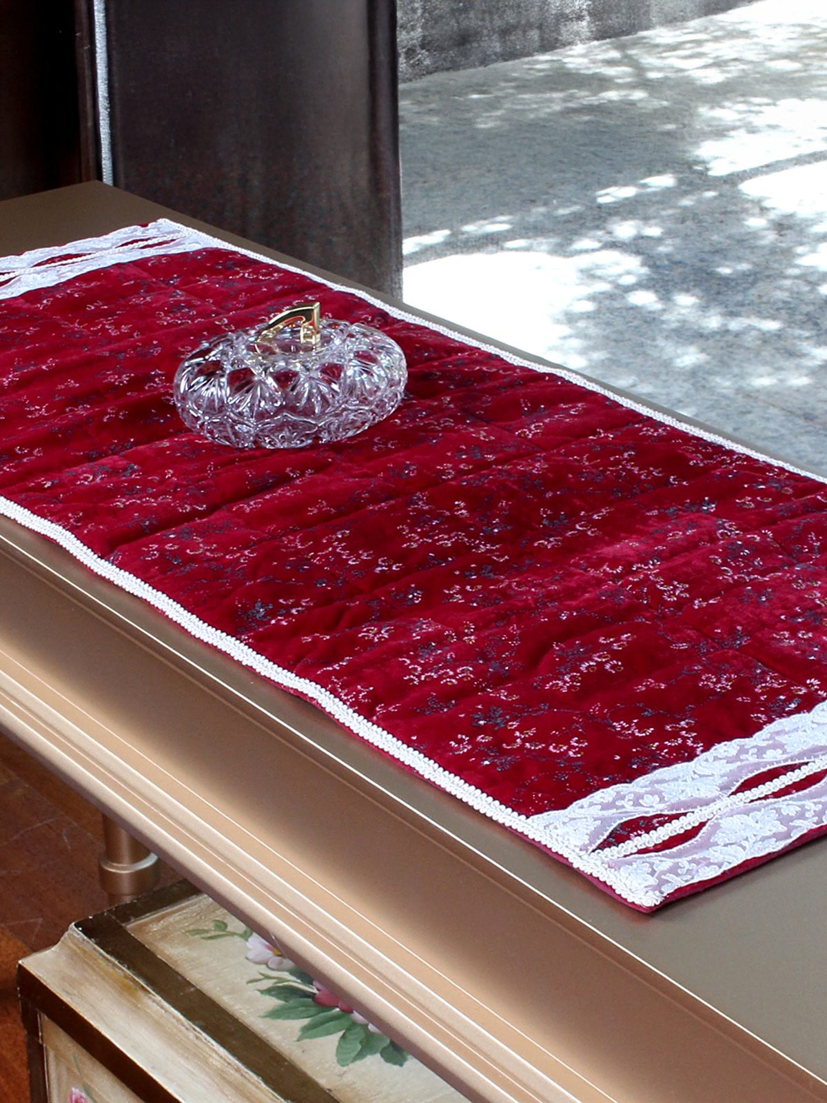 Bordo Fransız Dokunuşu – Dantel ve Kordonetli Vintage Köylü Kadife Örtü