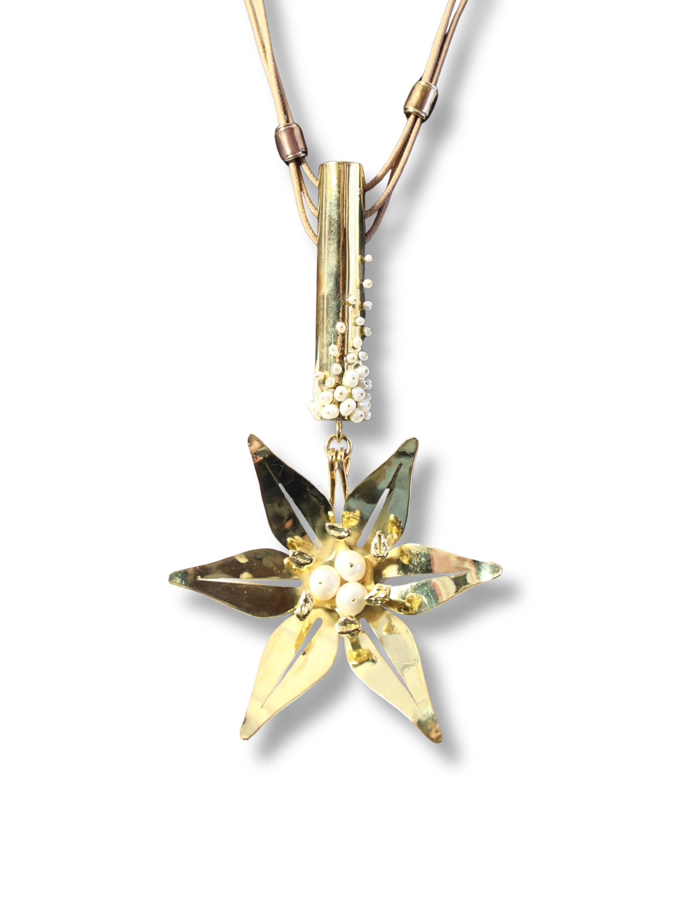 Iz's Star – Leather and Pearl Detailed Necklace