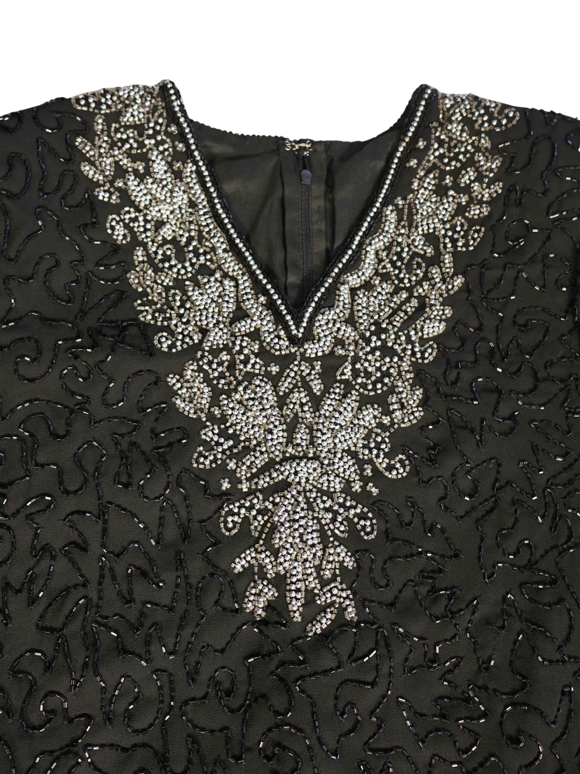 Siyah Işıltı – Gümüş İşlemeli Kısa Kollu V Yaka Bluz