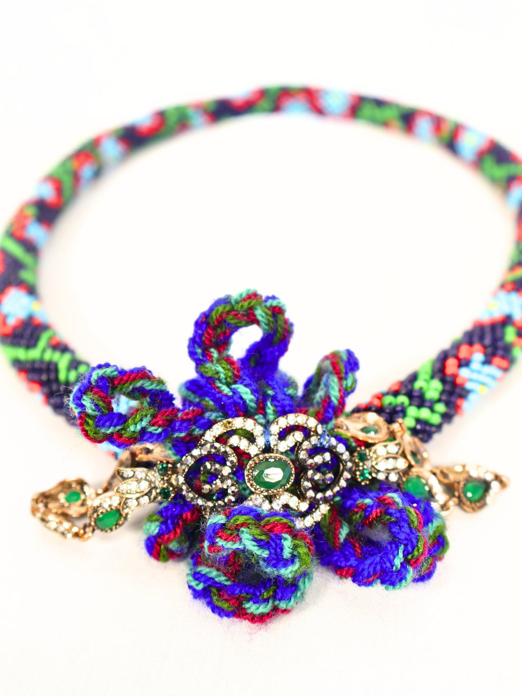 Nisa – Lacivert Doku ve Cam Derinlik Eseri