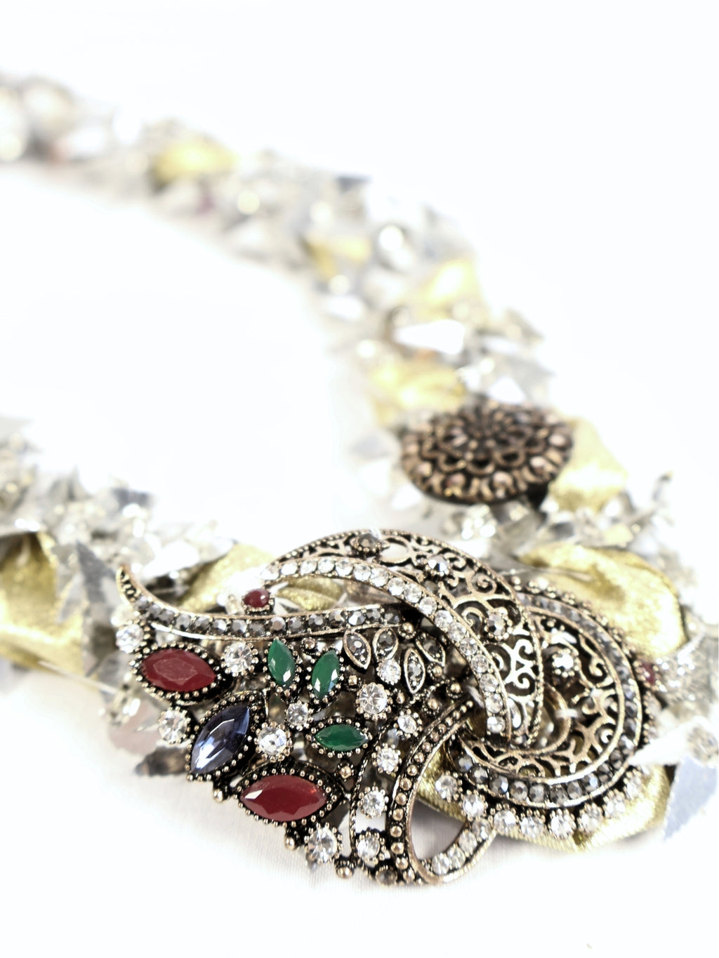Shiny Sequin Detailed Mortar Necklace
