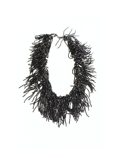 Gece Işıltısı – Siyah Kesme Boncuk Sarkaçlı Kolyeli Tasarım