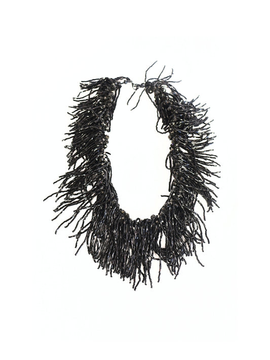 Gece Işıltısı – Siyah Kesme Boncuk Sarkaçlı Kolyeli Tasarım