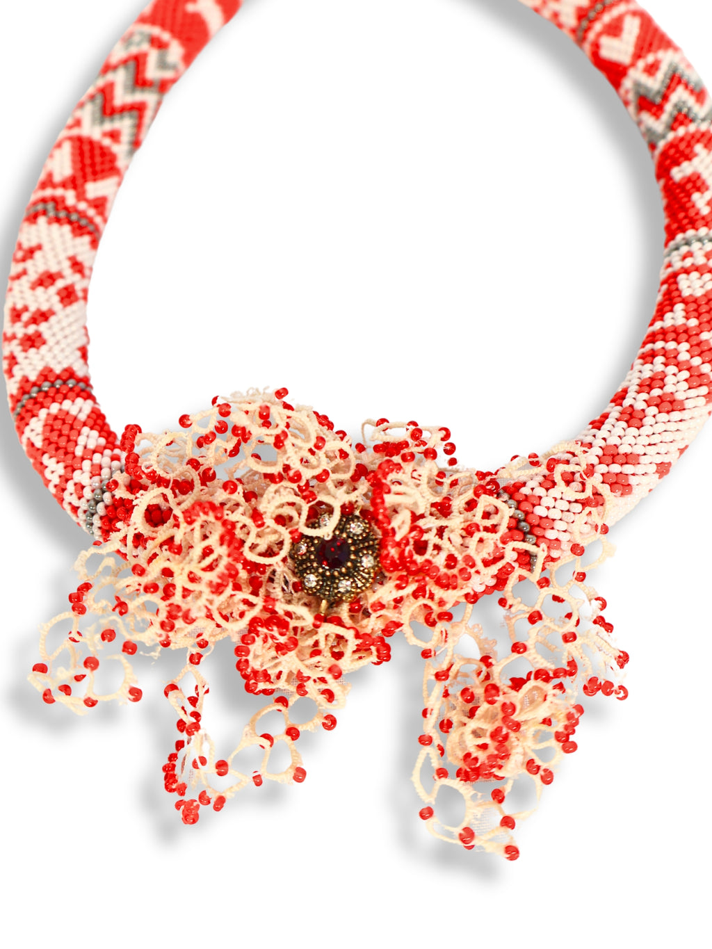 Nüket – Kırmızı Dokuma ve Çiçek Yağmuru Kolyesi