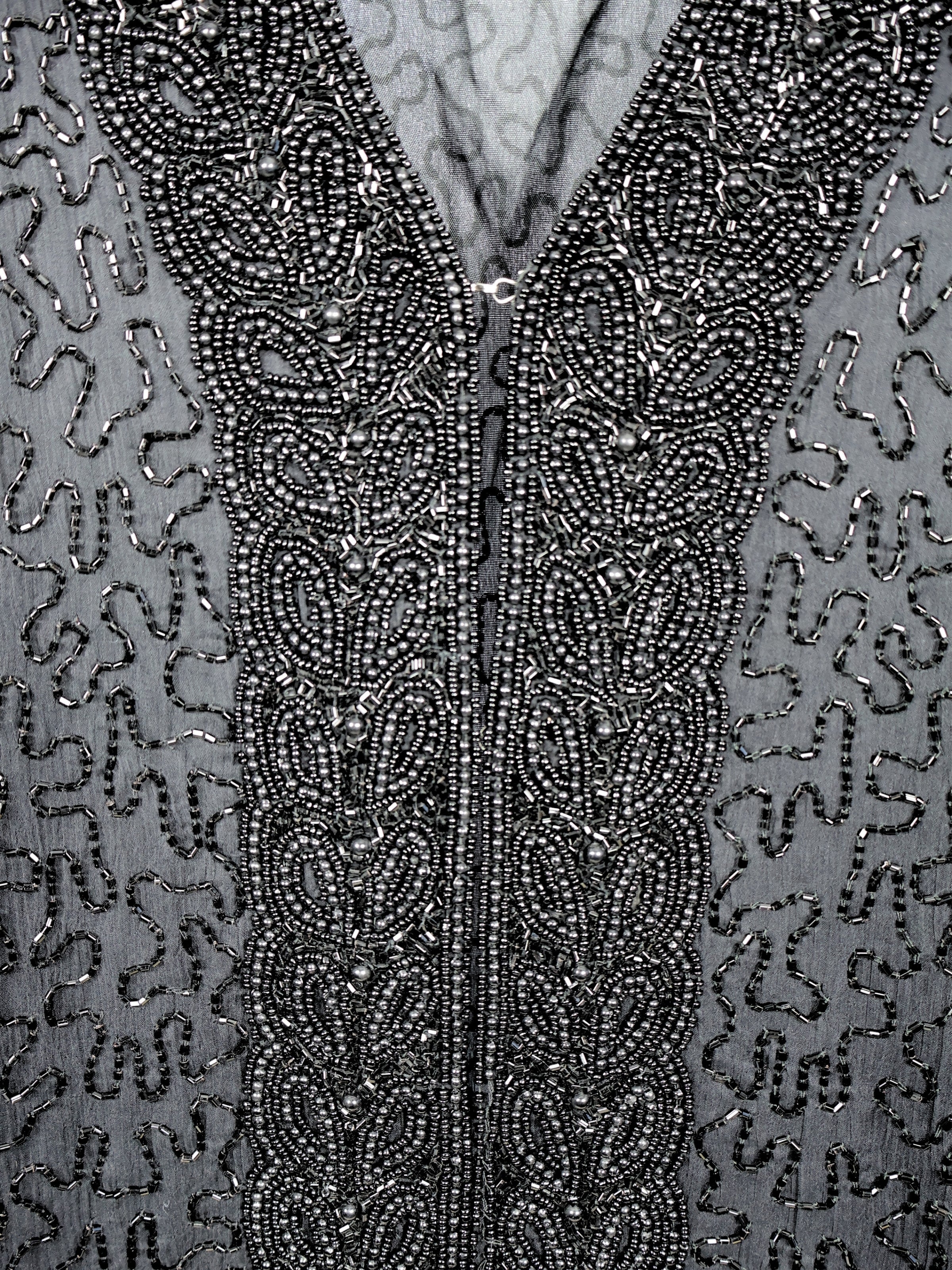 Siyah Asalet – Uzun Formlu El İşlemeli Ceket