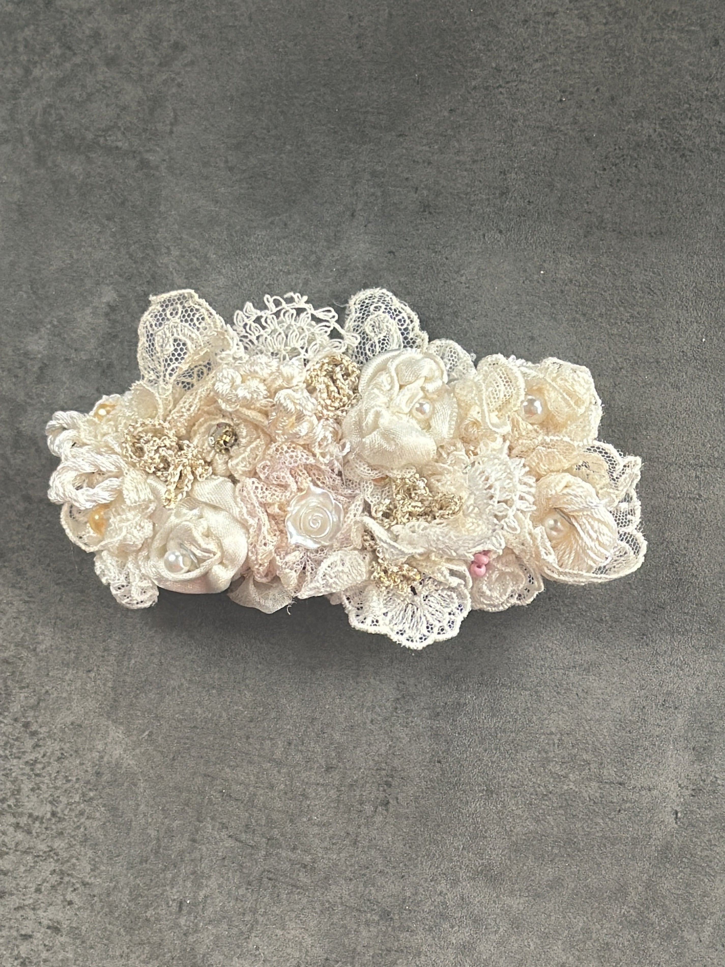 Dantel Bahçesi – El Yapımı Fransız Dantelli Saç Tokası