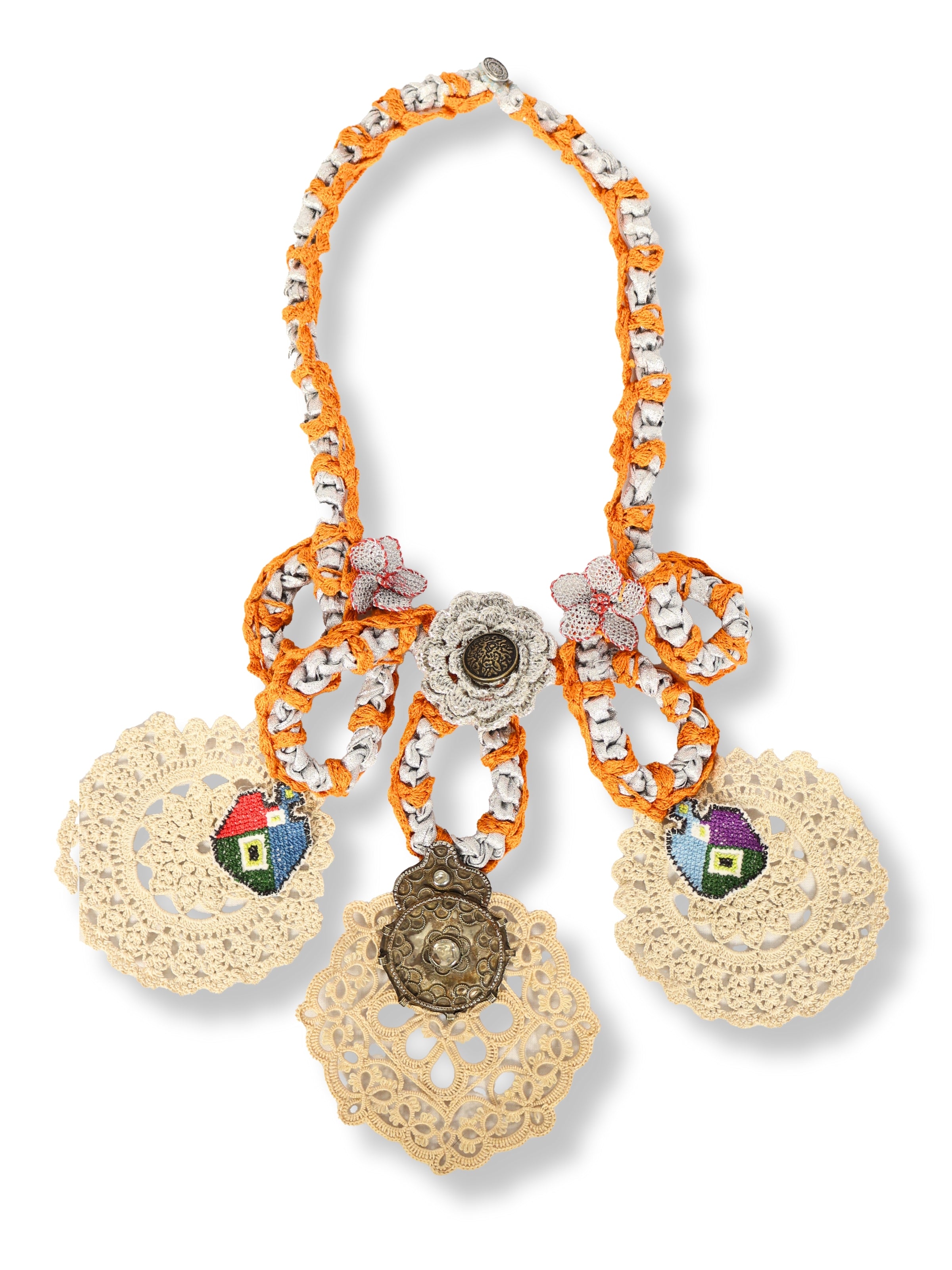 Aysel – Dantel Gölgeli Üçlü Salınım Kolyesi