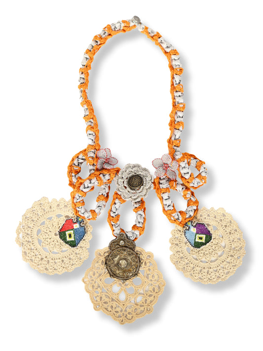 Aysel – Lace Shaded Triple Swing Necklace