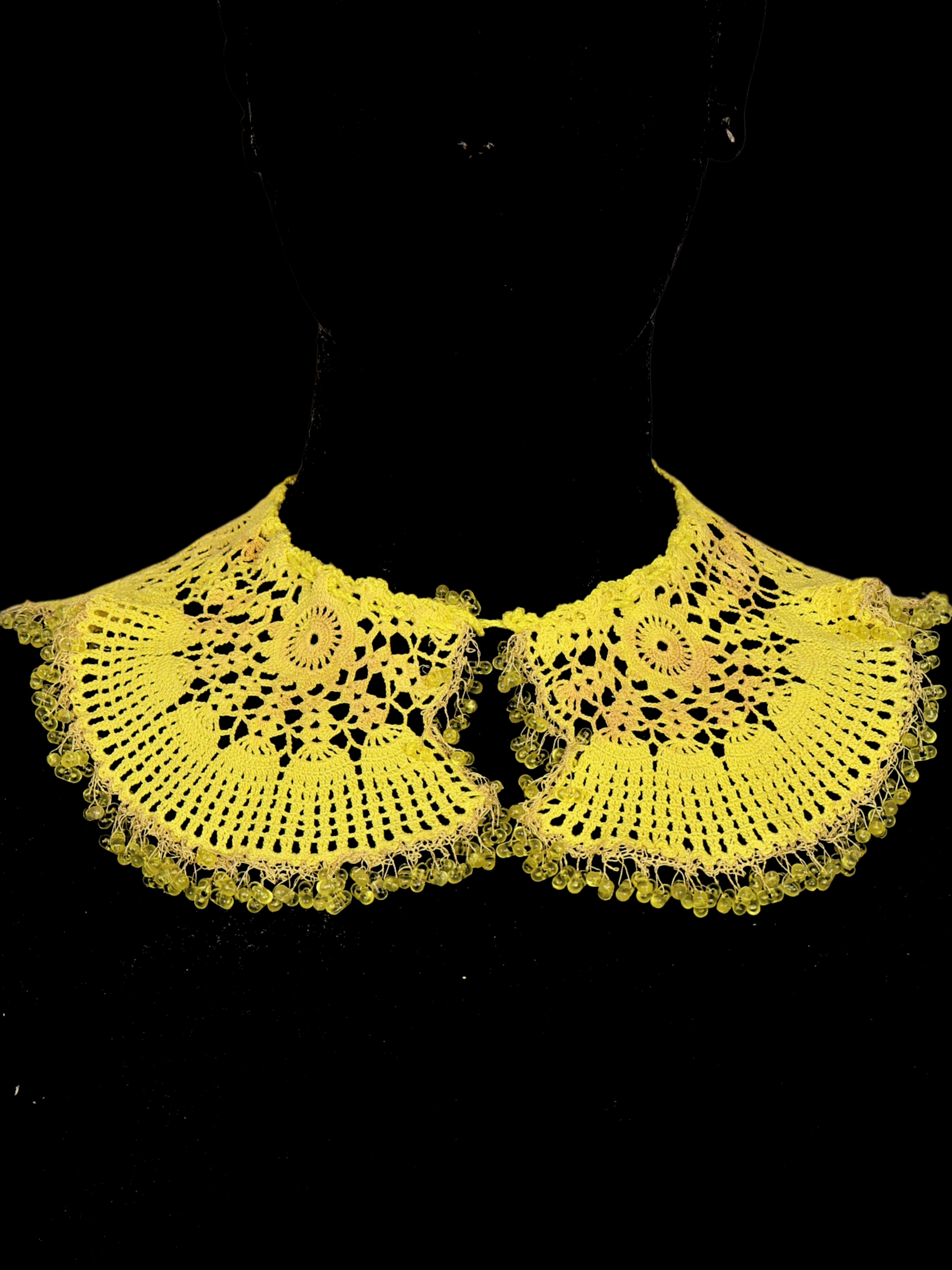 Zerdeçal Nostaljisi – 1964 Boncuklu Oya Detaylı El Yapımı Yaka