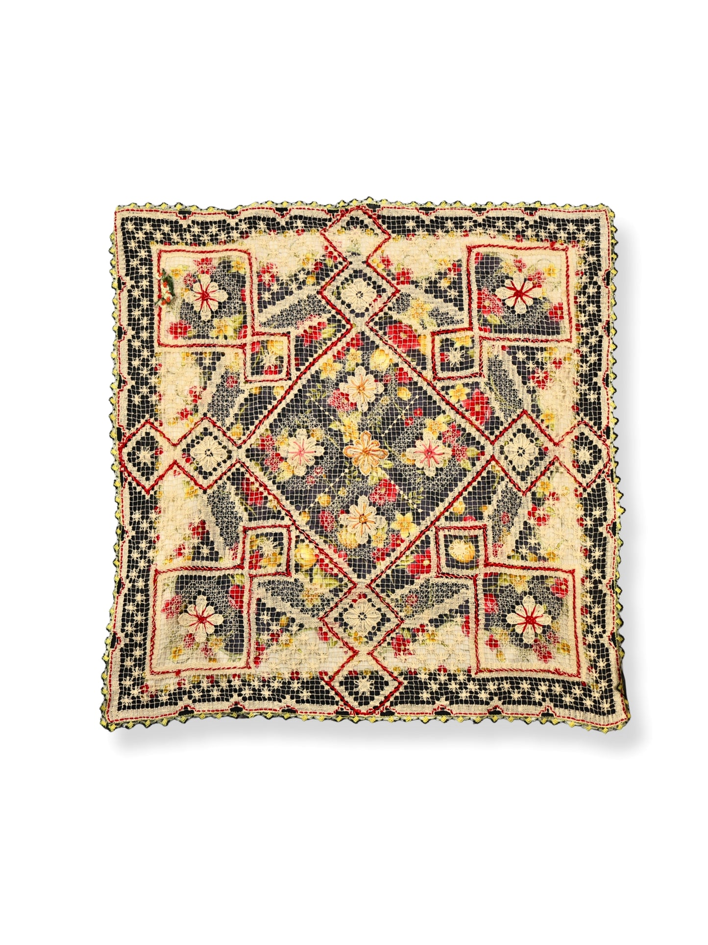 Renkli İz – 1990’lardan Uyarlama Dantelli Antika Yazma Örtü