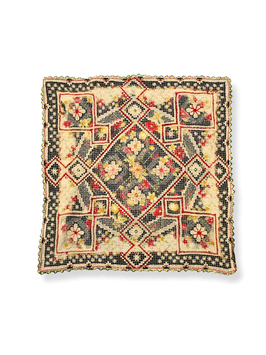 Renkli İz – 1990’lardan Uyarlama Dantelli Antika Yazma Örtü