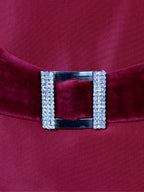 Bordo Zarafet – Tafta Üzeri Kadife ve Taşlı Tokalı Kırlent Kılıfı