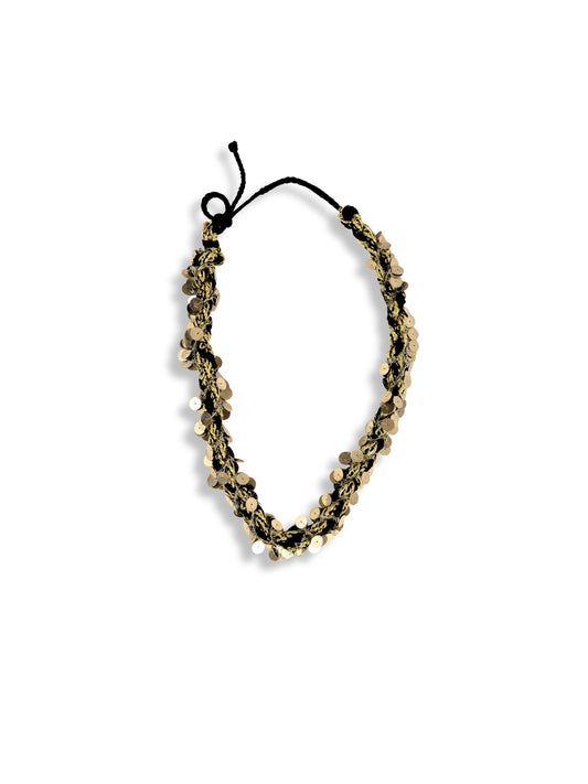 Gölgede Parlayan - Ayarlanabilir Siyah-Gold Büklümlü Oya Süslemeli Kolye