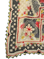 Renkli İz – 1990’lardan Uyarlama Dantelli Antika Yazma Örtü