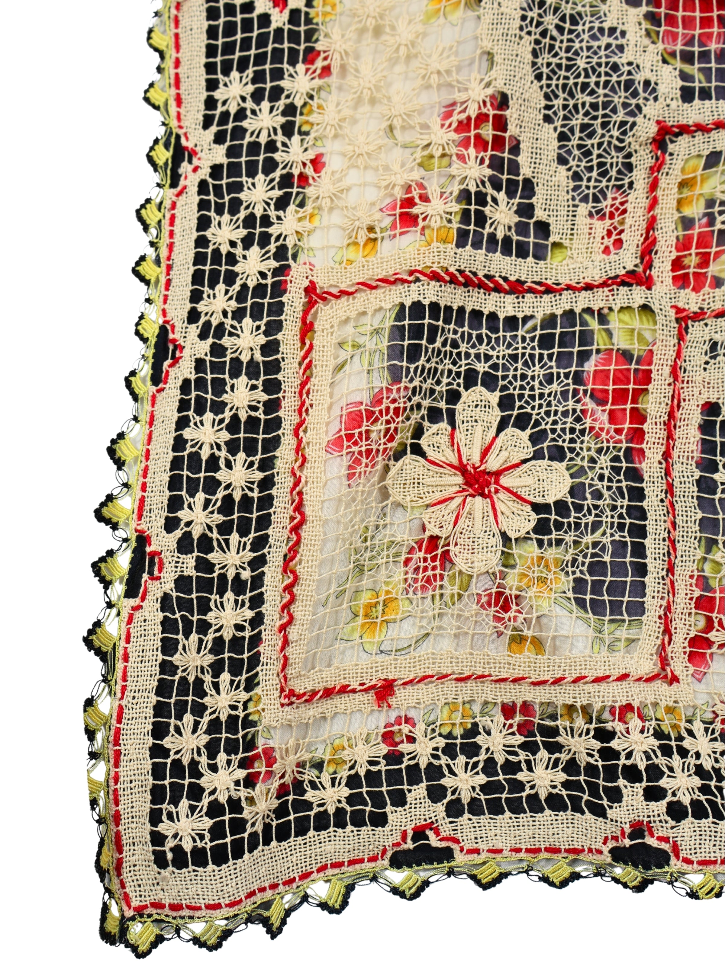 Renkli İz – 1990’lardan Uyarlama Dantelli Antika Yazma Örtü