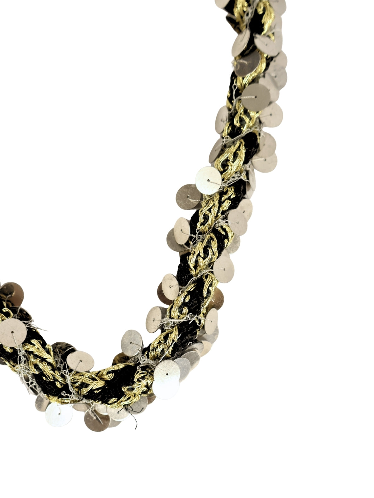 Gölgede Parlayan - Ayarlanabilir Siyah-Gold Büklümlü Oya Süslemeli Kolye