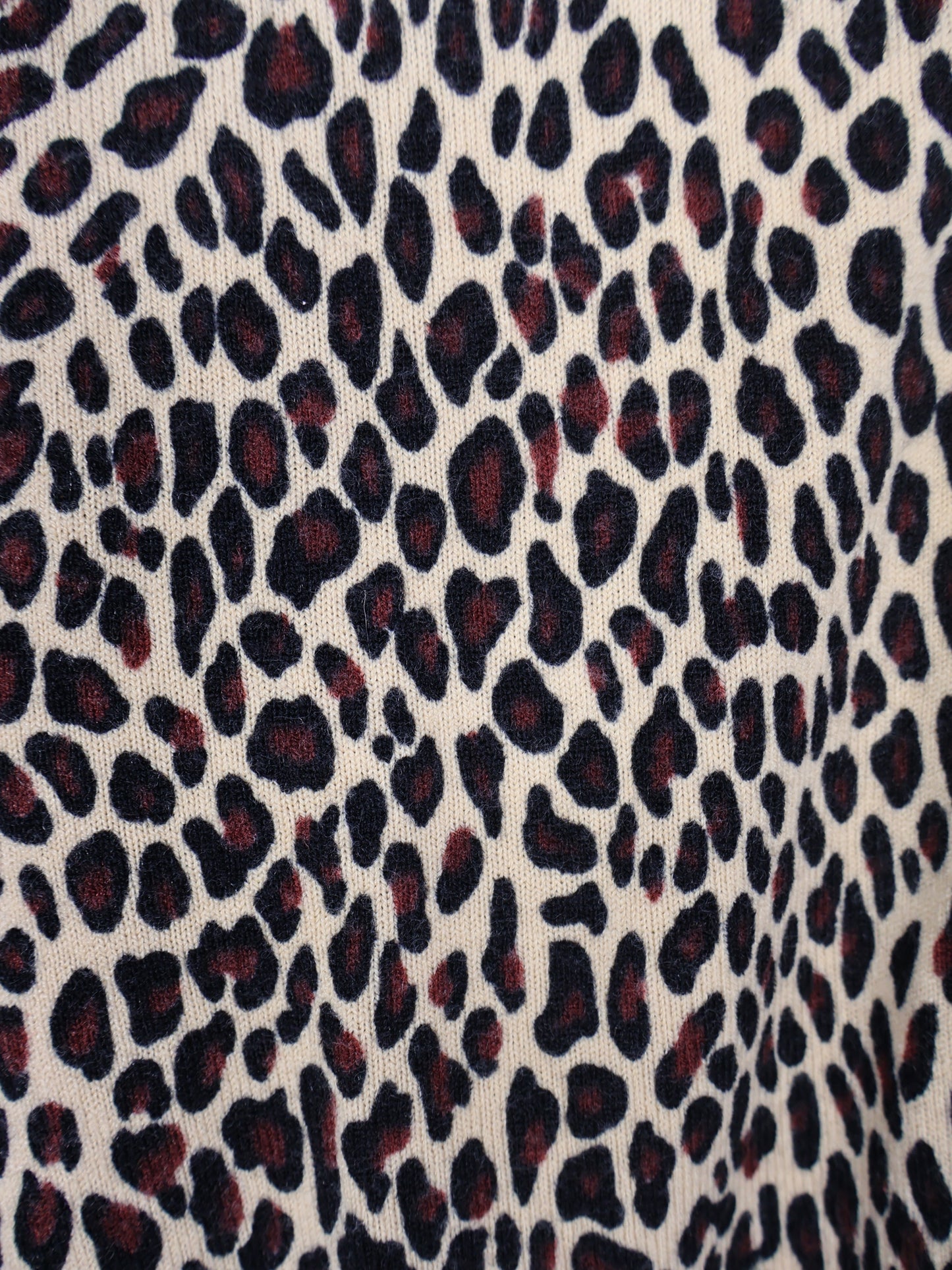 Cesur Şıklık – Leopar Desenli Hırka Bluz Takımı