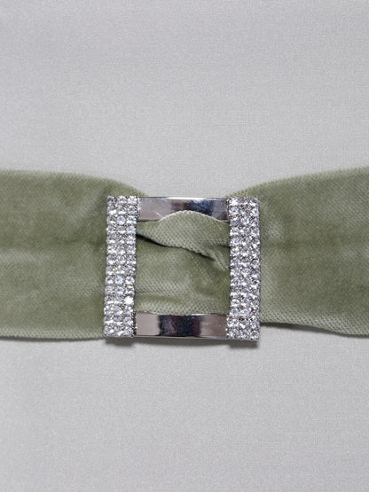 Fıstık Işıltısı – Tafta Üzeri Kadife ve Taşlı Tokalı Kırlent Kılıfı