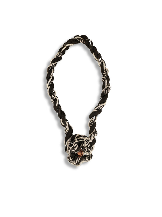 Yankı - Doğal Dokuma Bez ve Gümüş Simli Büklümlü Kolye