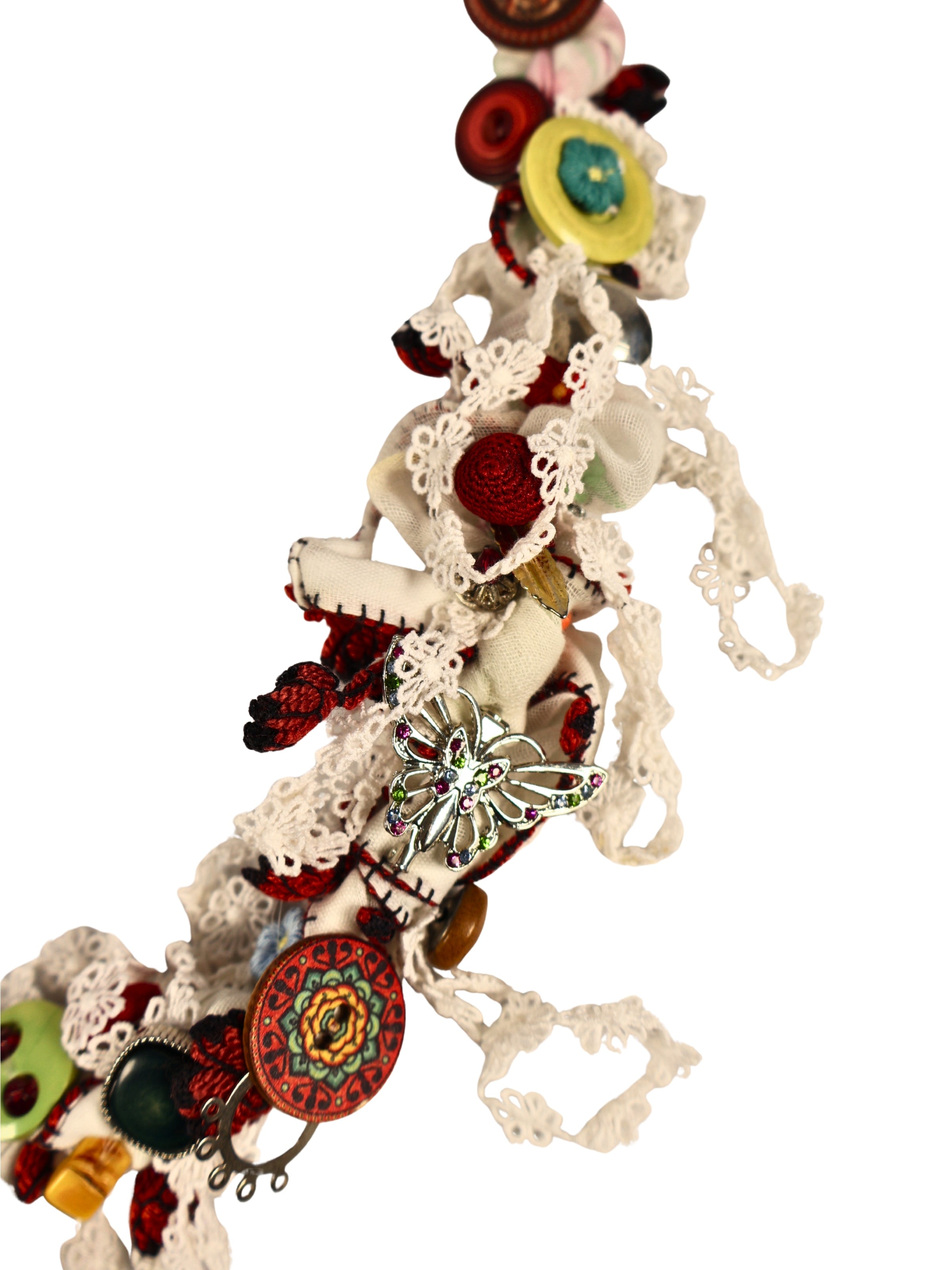 Deli Kızın Çeyizi – Oyalı Yazmadan ve Eski Düğmelerden El Yapımı Kolye