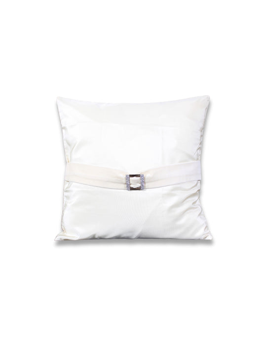 Saf Işık – Ekru Organze Kumaş Üzeri Kadife ve Taşlı Tokalı Kırlent Kılıfı