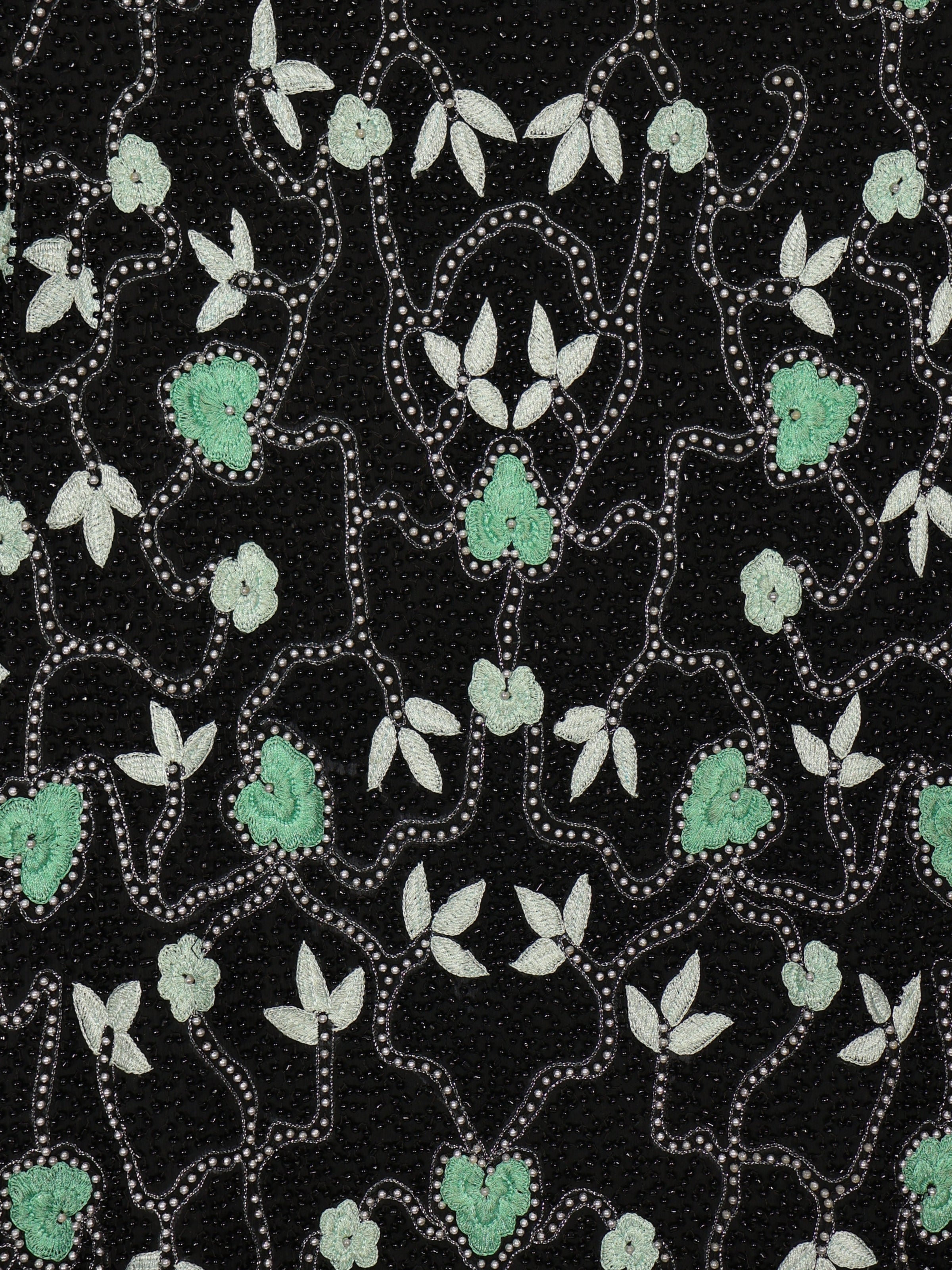 Zümrüt Dokunuşu – Siyah Üzeri Yeşil Motifli El İşlemeli Ceket