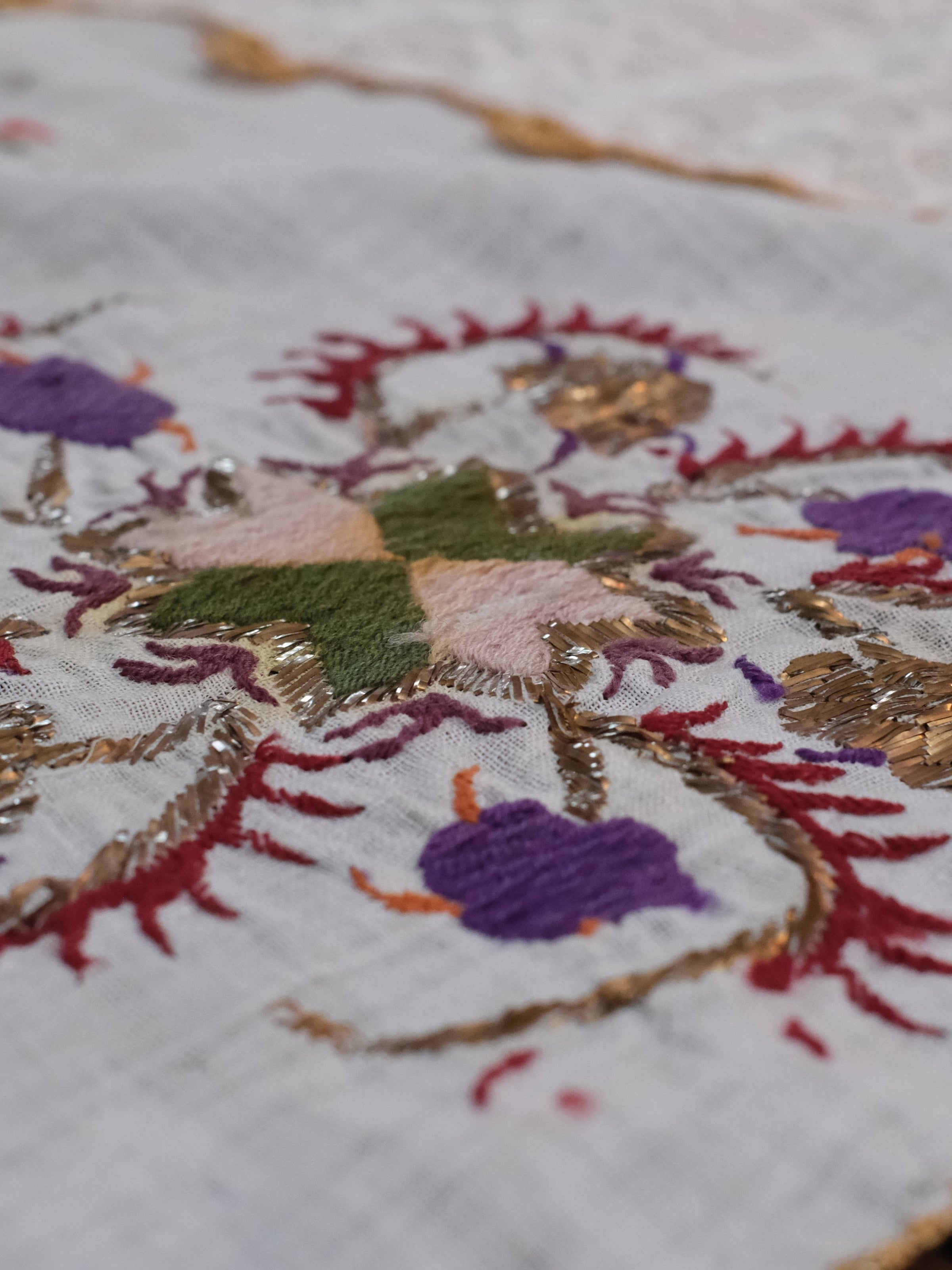 Bakır Işık – 1920’lerden Uyarlama Tel Kırma Antika Örtü