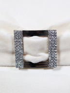 Saf Işık – Ekru Organze Kumaş Üzeri Kadife ve Taşlı Tokalı Kırlent Kılıfı