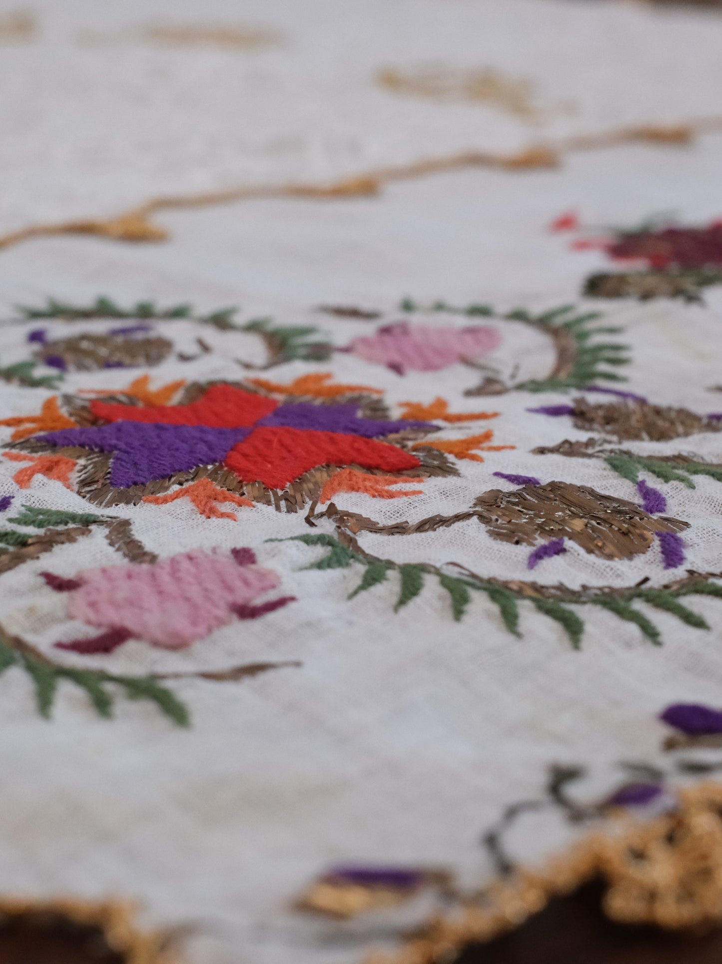 Bakır Işık – 1920’lerden Uyarlama Tel Kırma Antika Örtü