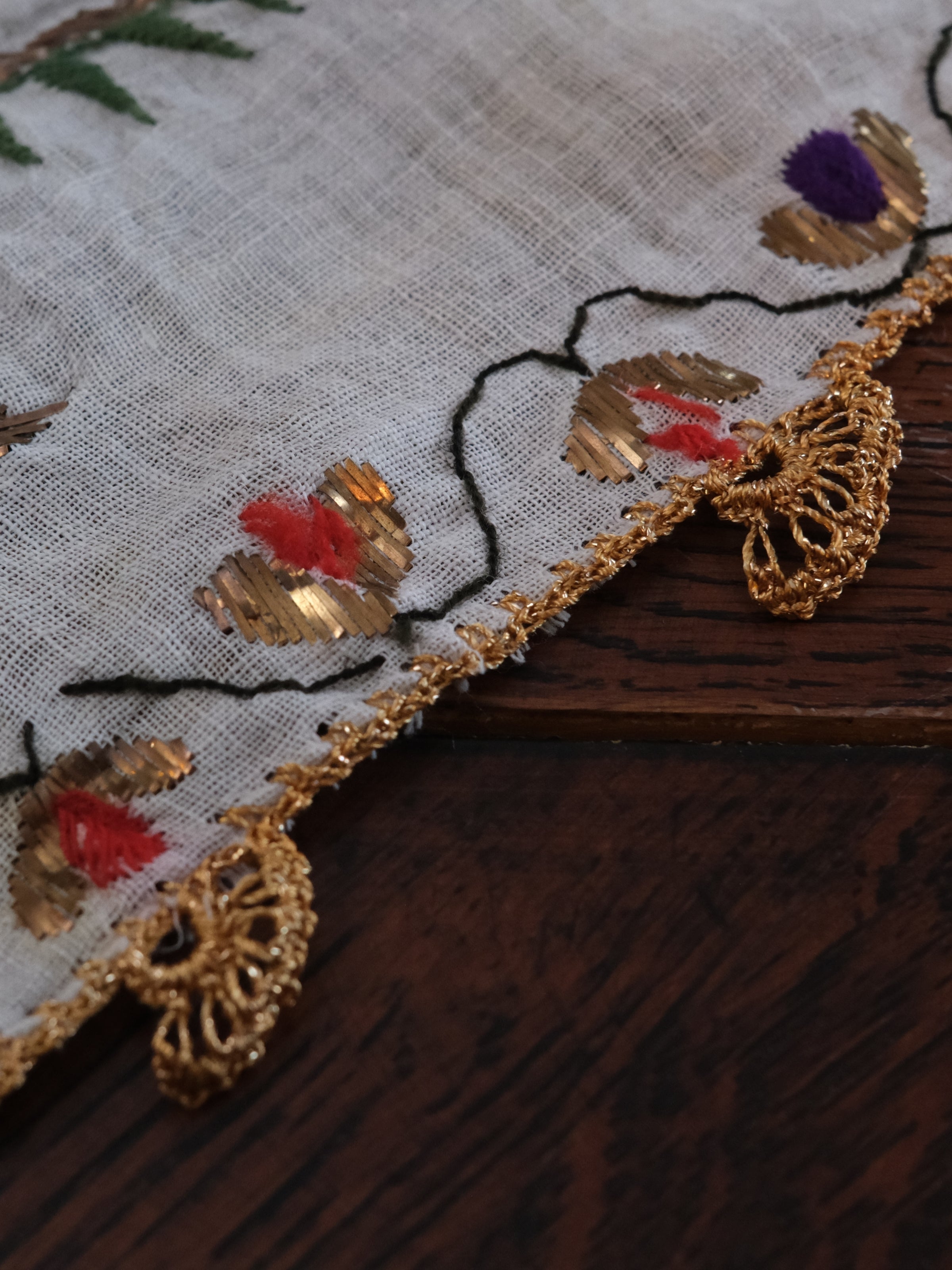 Bakır Işık – 1920’lerden Uyarlama Tel Kırma Antika Örtü