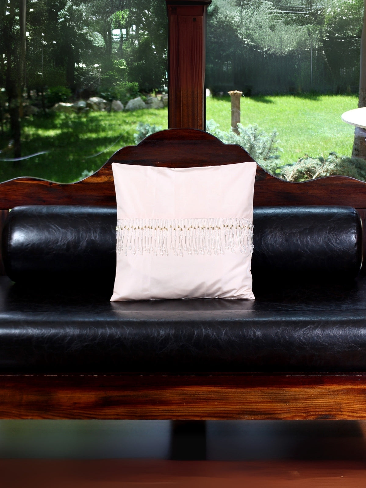 Somon Işıltı – Taş Detaylı İpek Tafta Kırlent Kılıfı