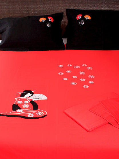 Kırmızı Yelpaze – Japon Kadın Motifli Pamuklu Saten Nevresim Takımı